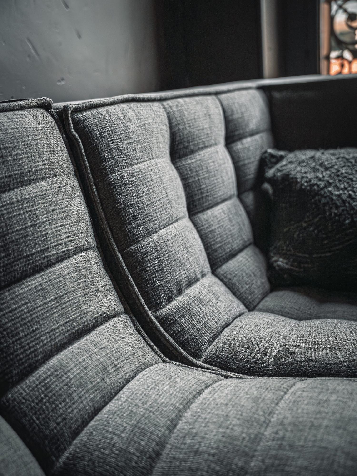 Détail d'une assise en tissu sélectionnée par Archivolte & Tadam