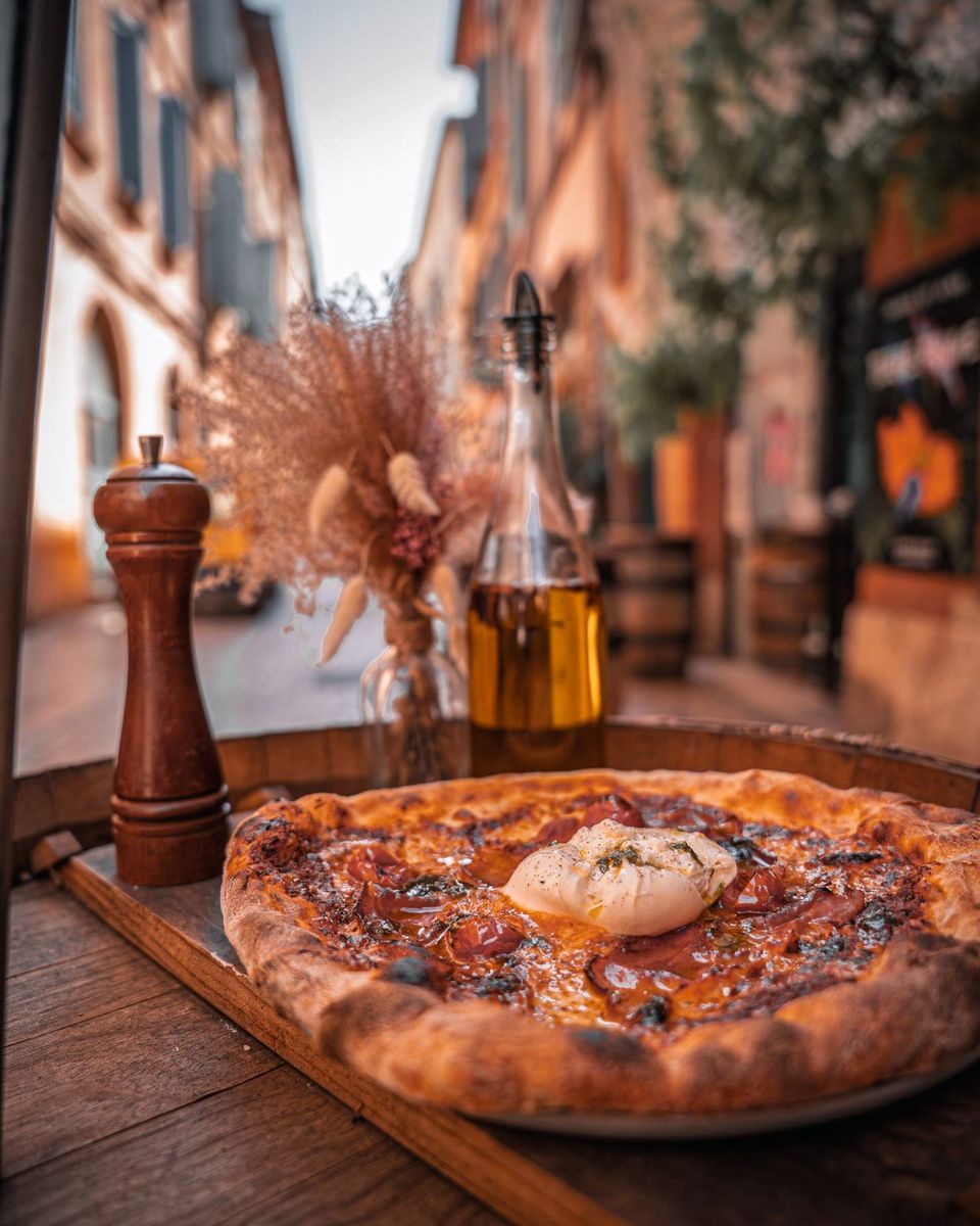 Pizza burrata terrasse terre fauve w - r&eacute;alisation Lyftt
