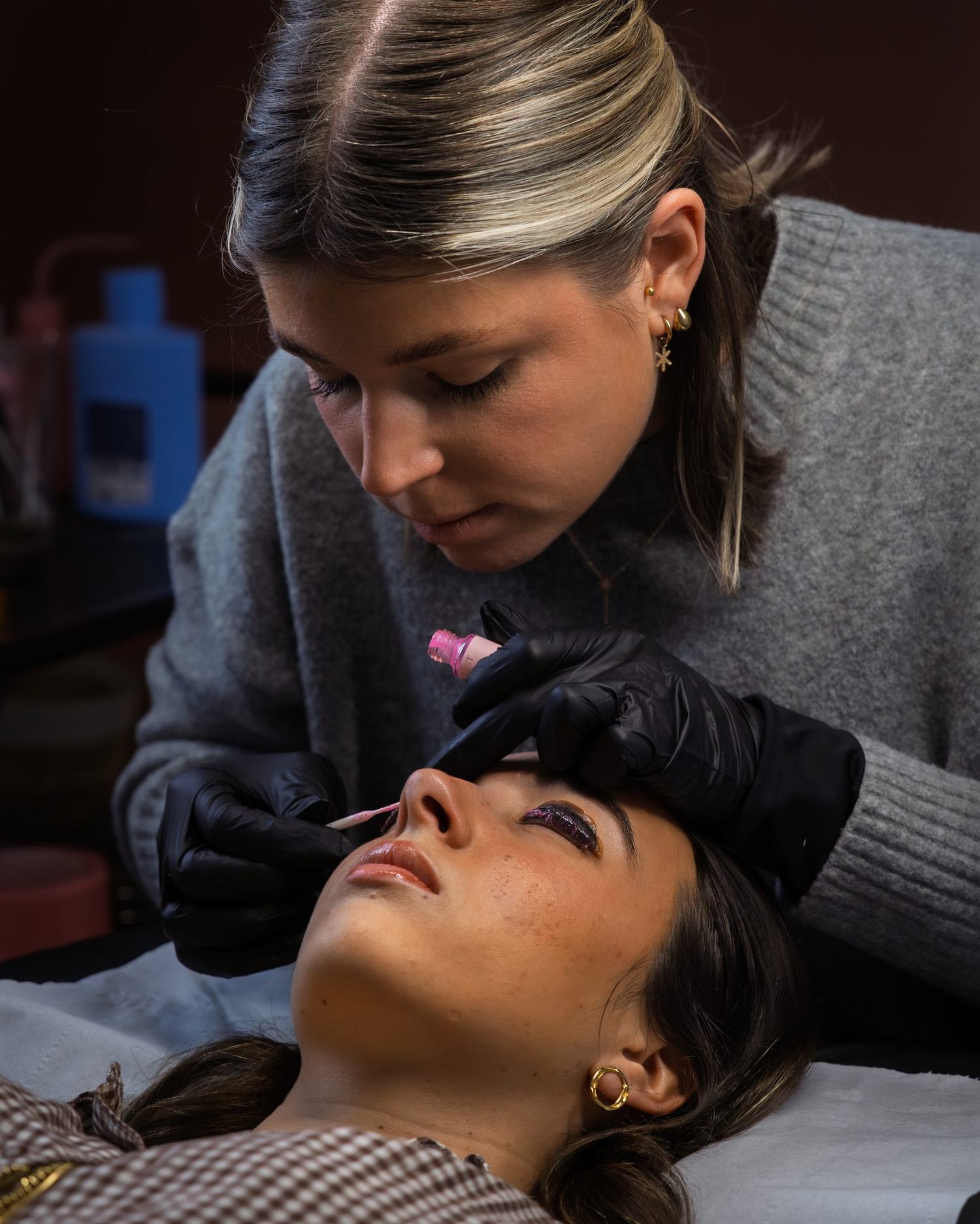 Soin et restructuration des sourcils réalisés à l'institut Beauté Positive